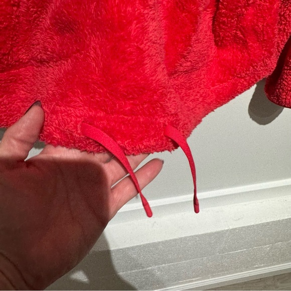 All in Motion Women’s Vibrant Red Fleece Pullover with Pockets. Size Large - Picture 6 of 9